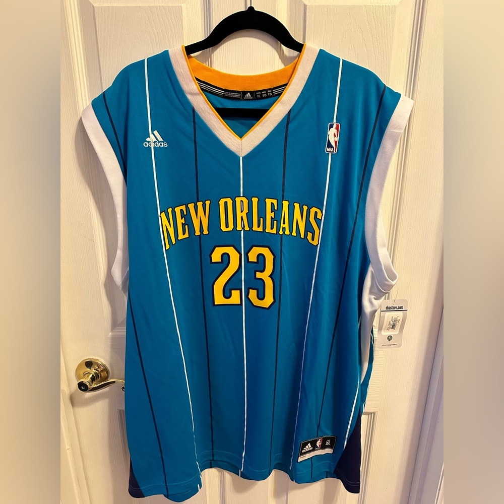 NWT Hornets Davis #23